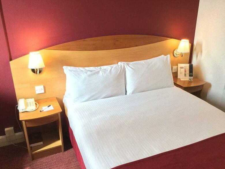 Waterloo Hub Hotel & Suites