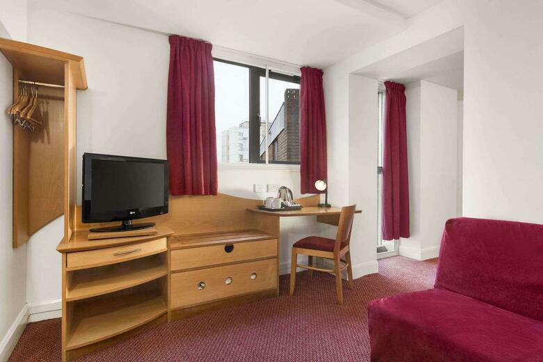Waterloo Hub Hotel & Suites