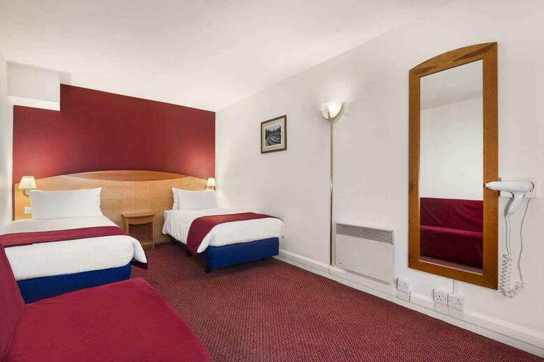 Waterloo Hub Hotel & Suites
