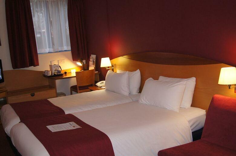 Waterloo Hub Hotel & Suites