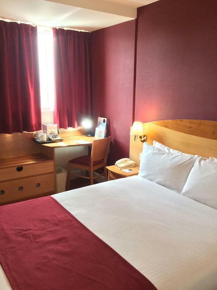 Waterloo Hub Hotel & Suites