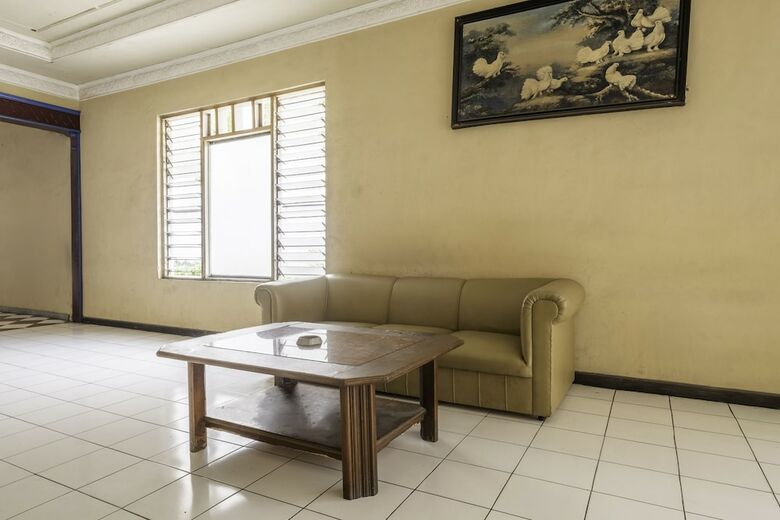 Hostal Spot On 2341 Hotel Padjajaran 2
