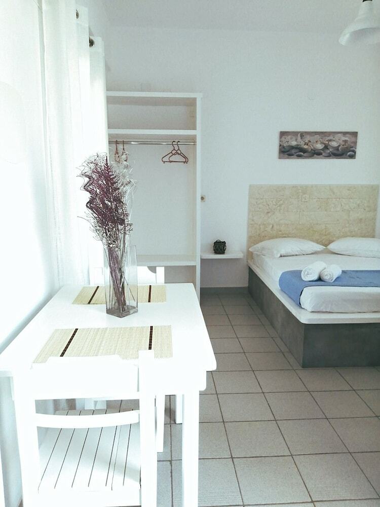 Paros King Luxury Apartments