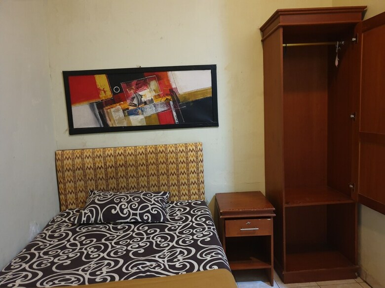 Hostal Oyo 2375 Faris Homestay