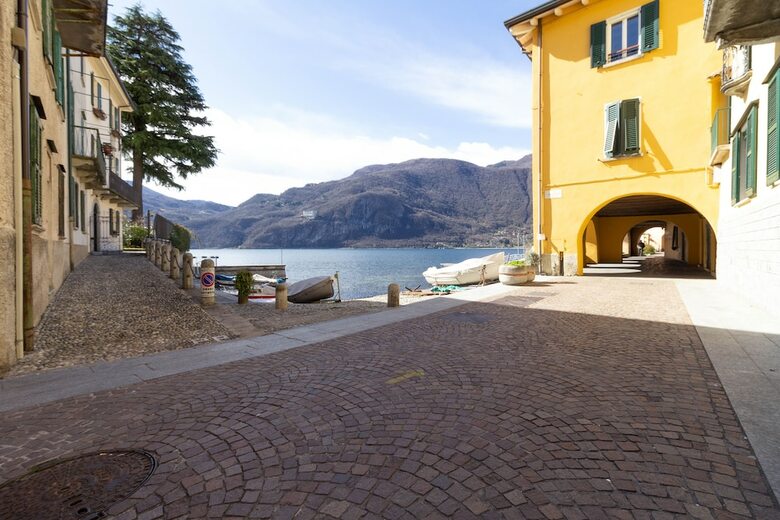 Mamma Ciccia Holiday Home - Lake Front Apartment