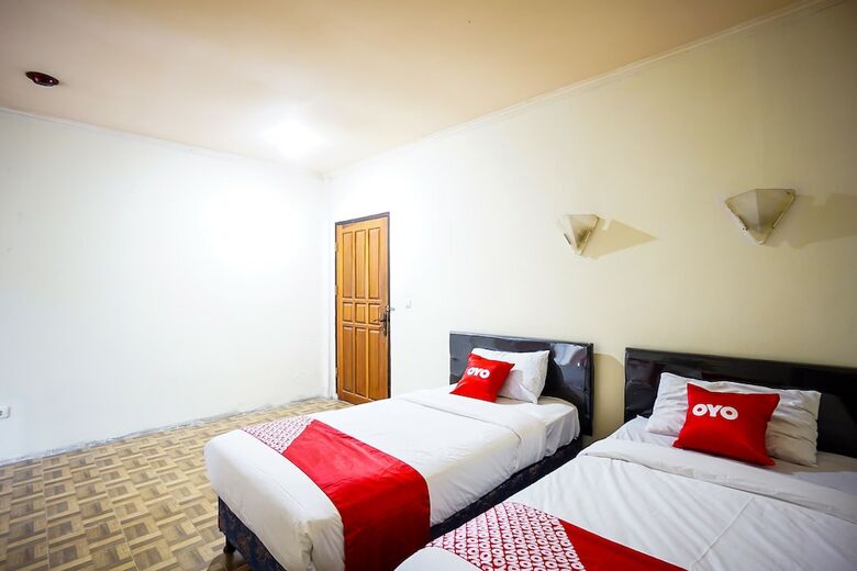 Oyo 2217 Galaxy Hotel