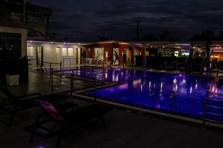 Villa Park Hotels