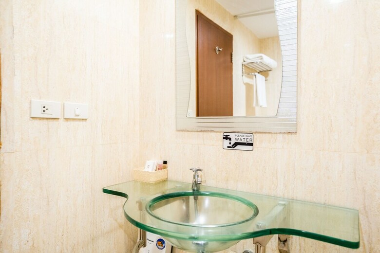 Hotel Lacuna Sukhumvit By Favstay