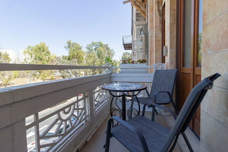 Art Apartment In Mamila