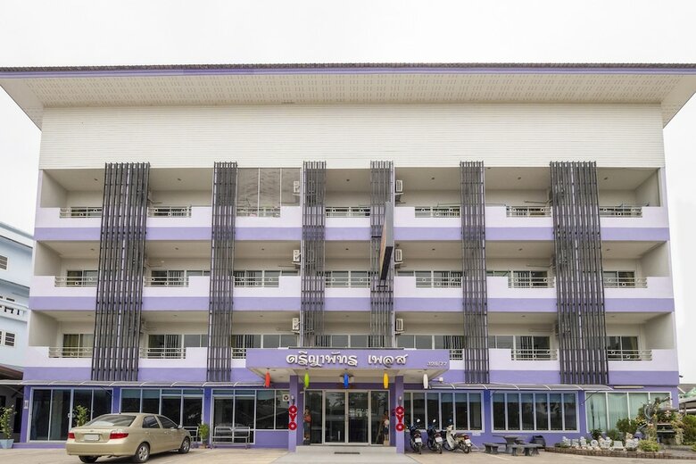 Hotel Oyo 689 Treeyapat Place