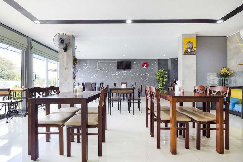 Hotel Oyo 689 Treeyapat Place