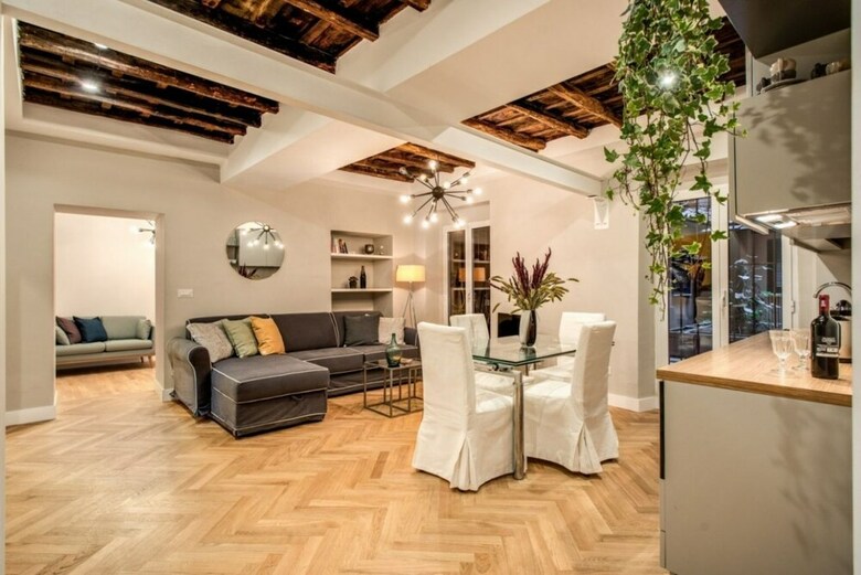 Trevi Fountain Superior 3 Bdr Apartment