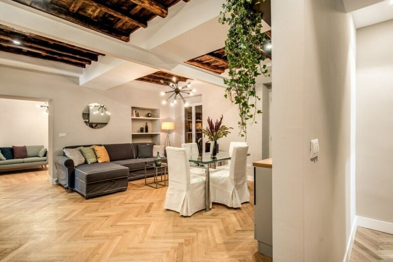 Trevi Fountain Superior 3 Bdr Apartment