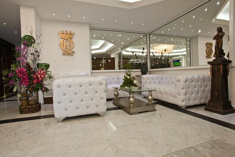 Queens Land Hotel