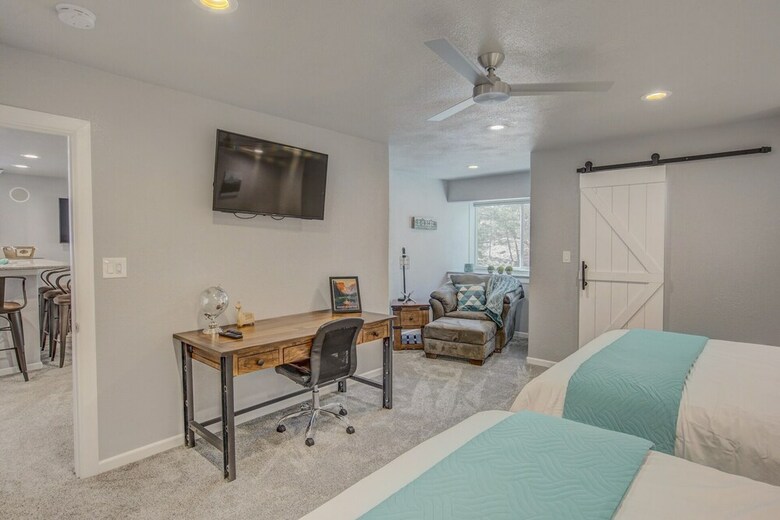 Verdant Oasisluxury, Traveler's Home W/hottub!