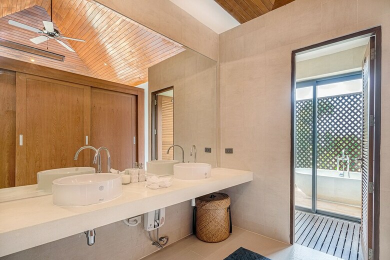 4 Bedroom Sea View Villa Bubbles