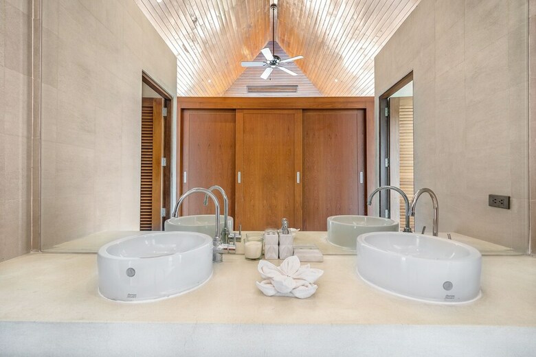4 Bedroom Sea View Villa Bubbles