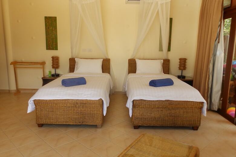 5 Bedroom Sea Breeze Villa