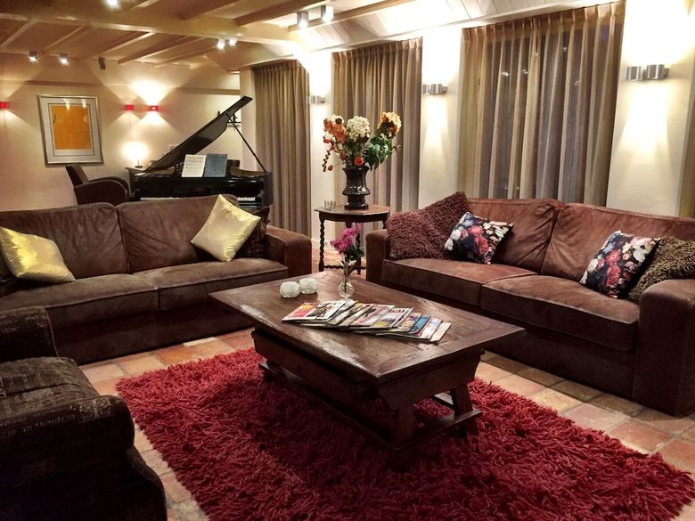 Lush Holiday Home In Oeffelt With 2 Saunas & Jacuzzis