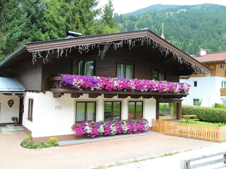 Lovely Chalet With Sauna In Saalbach-hinterglemm