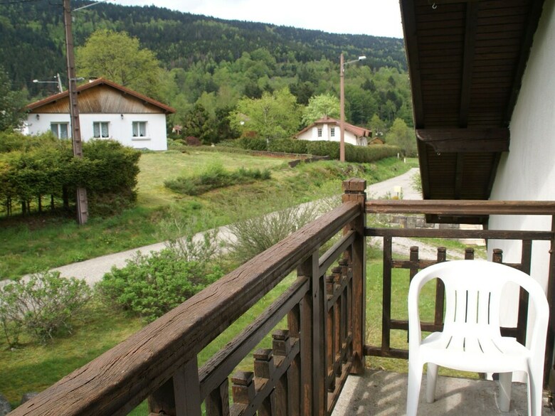 Villa Beautiful Chalet In Le M�nil With Private Garden