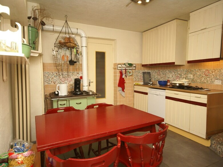 Spacious Holiday Home With Sauna In Celles-sur-plaine