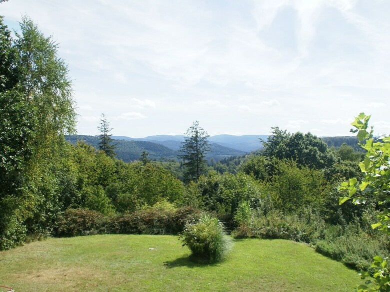 Cozy Chalet With Breathtaking Views In Hommert