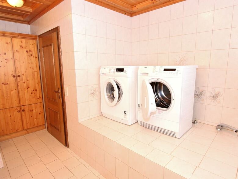 Spacious Chalet With Sauna In Piesendorf