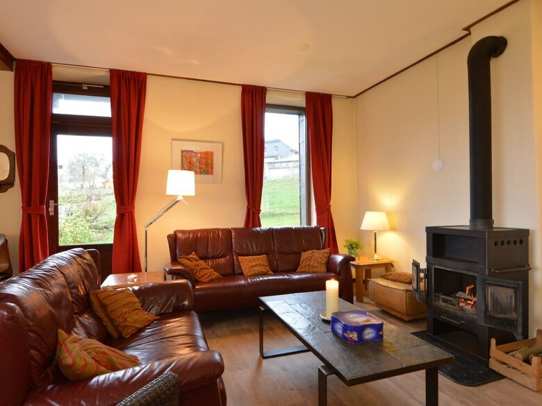 Detached Group House, Quietly Located With Garden And Separate Entrances