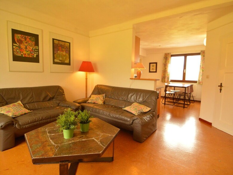 Detached Group House, Quietly Located With Garden And Separate Entrances