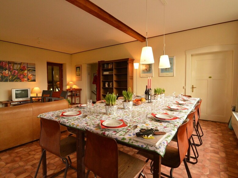 Detached Group House, Quietly Located With Garden And Separate Entrances