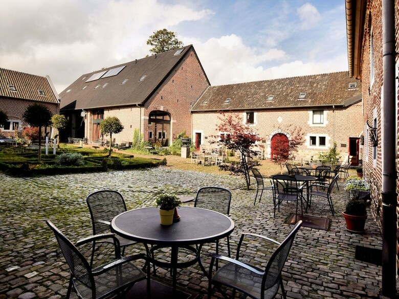 Nice Apartments In A Monumental Square Farm