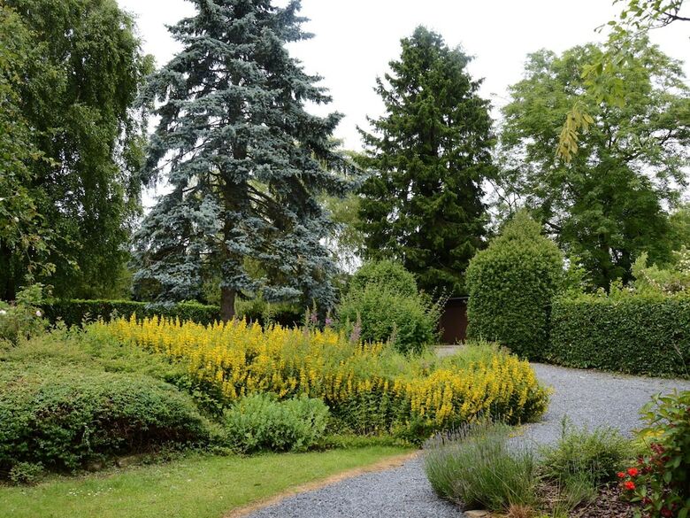 Charming Holiday Home In Halleux With Garden