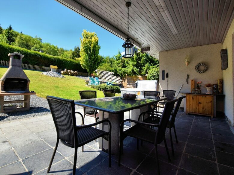 Luxurious Holiday Home With Jacuzzi And Sauna In Houffalize