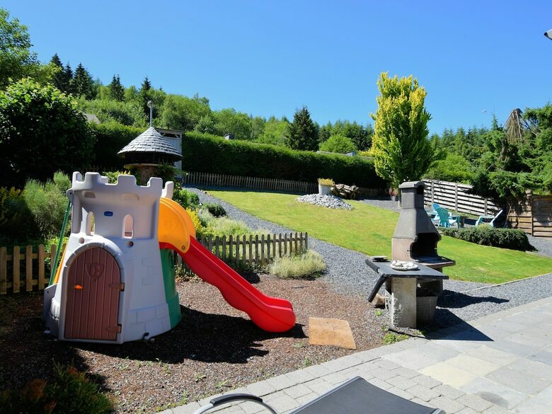Luxurious Holiday Home With Jacuzzi And Sauna In Houffalize