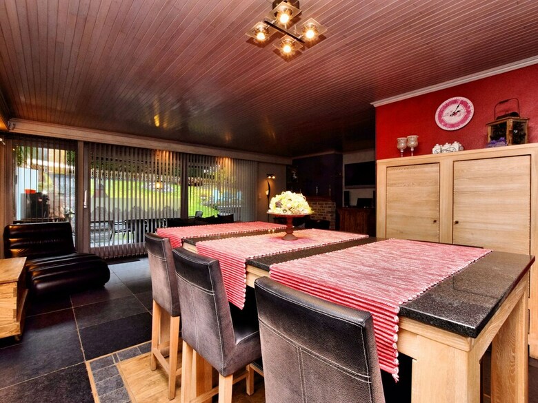 Luxurious Holiday Home With Jacuzzi And Sauna In Houffalize