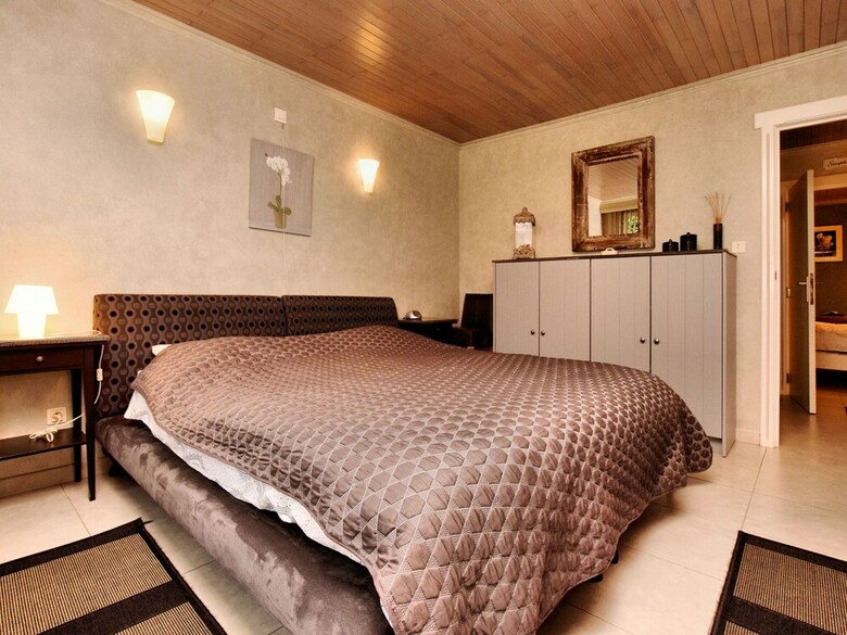 Luxurious Holiday Home With Jacuzzi And Sauna In Houffalize