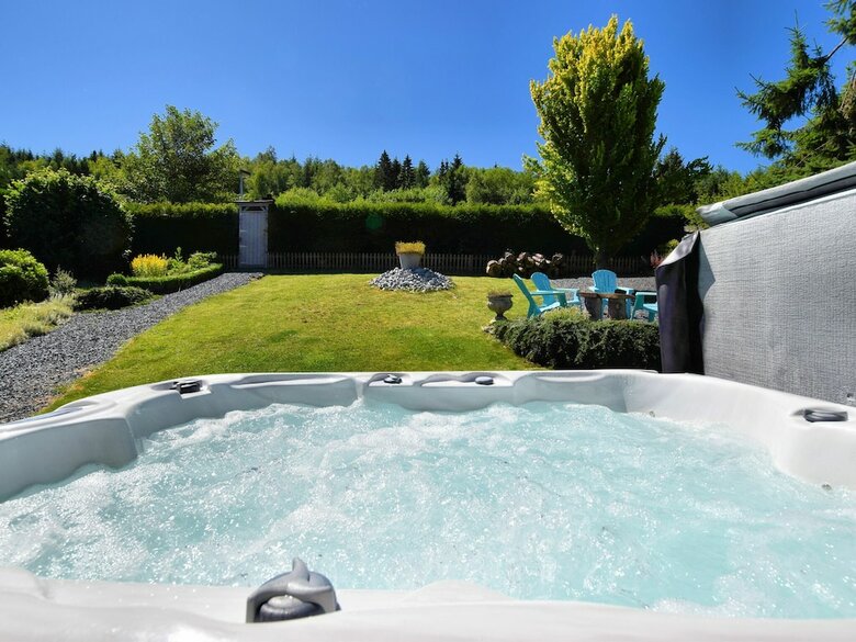 Luxurious Holiday Home With Jacuzzi And Sauna In Houffalize