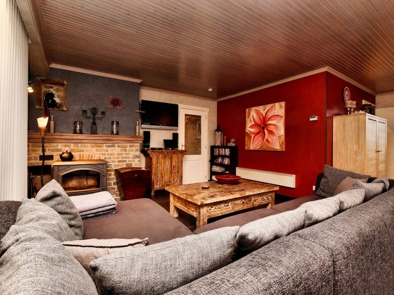 Luxurious Holiday Home With Jacuzzi And Sauna In Houffalize