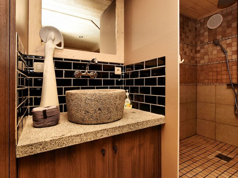 Luxurious Holiday Home With Jacuzzi And Sauna In Houffalize