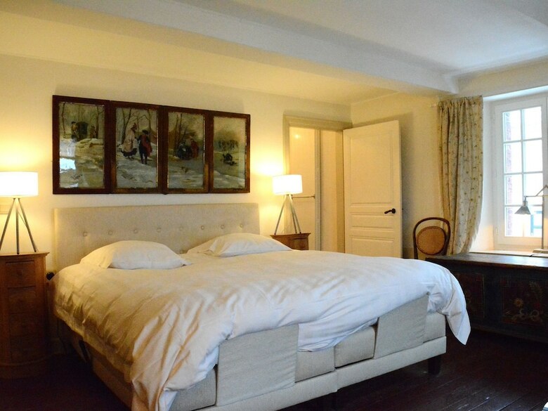 Cozy Holiday Home In Bi�vre With Pond