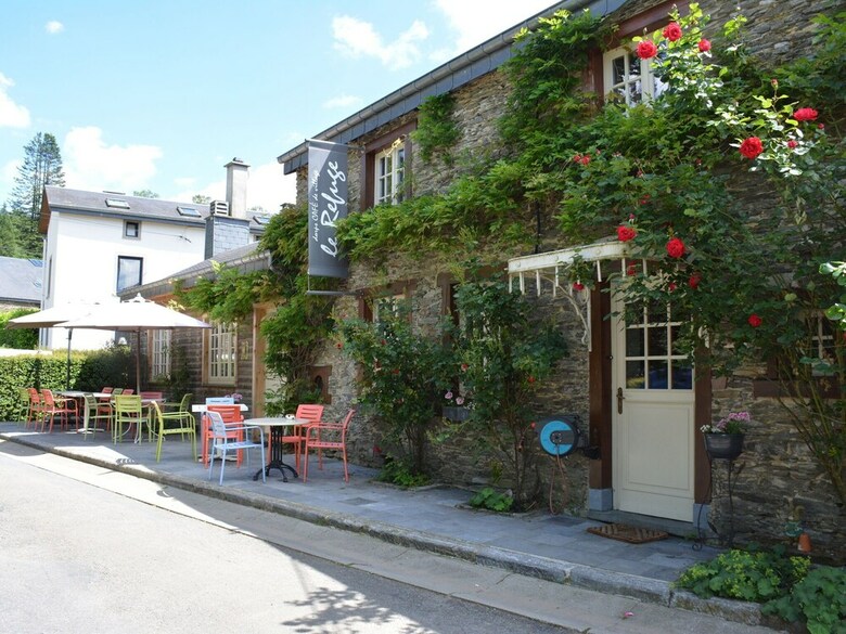 Cozy Holiday Home In Bi�vre With Pond