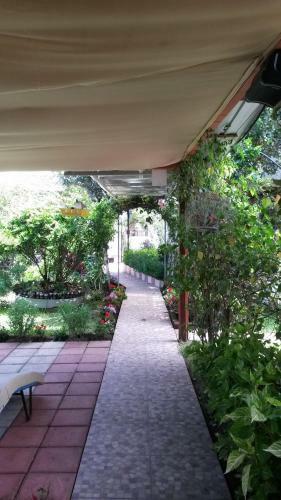 Hostal El Parque Tababela