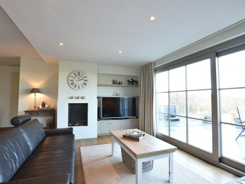 Spacious Holiday Home In Middelkerke With Jacuzzi