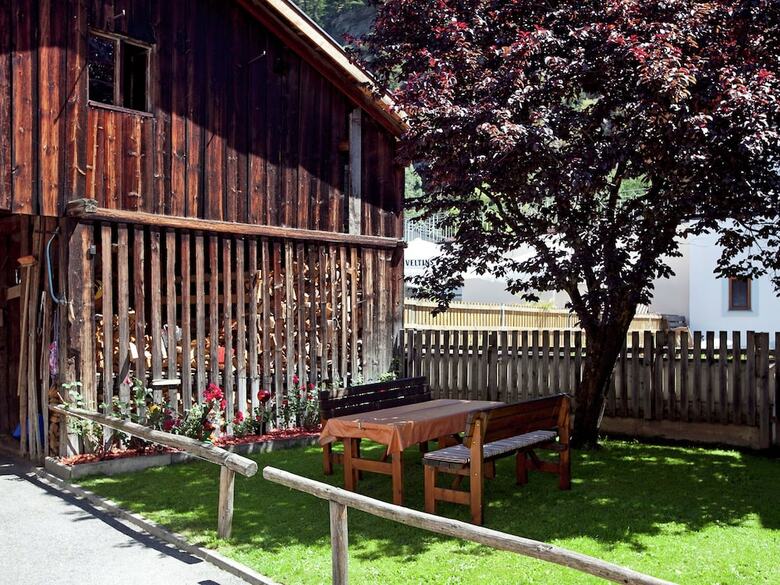 Quaint Apartment In L�ngenfeld With Parking