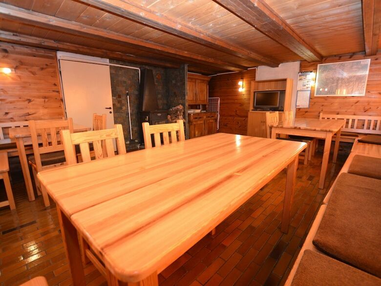 Authentic Log Cabin With Fireplace. Only 300m To The Ski Slope, Unobstructed View!