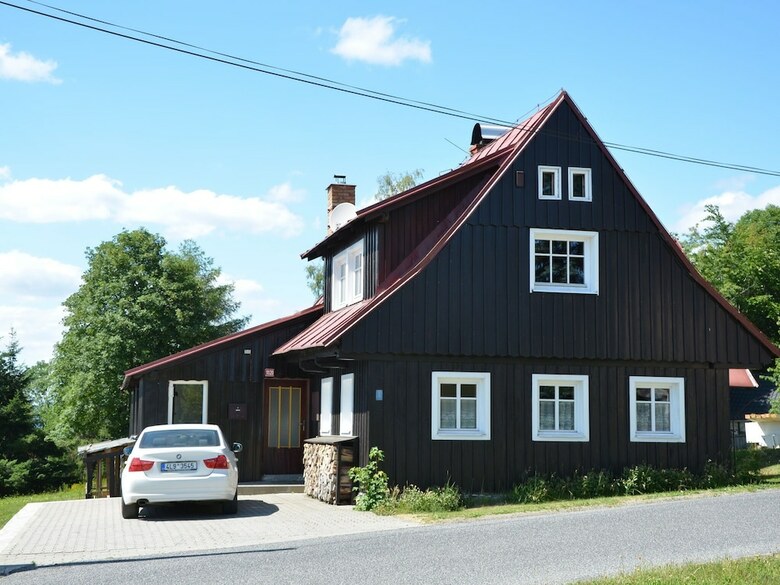Authentic Log Cabin With Fireplace. Only 300m To The Ski Slope, Unobstructed View!