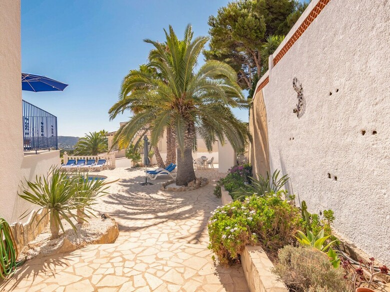 Unique Location, This Villa Is Completely Renovated Ready From June 18, 2018