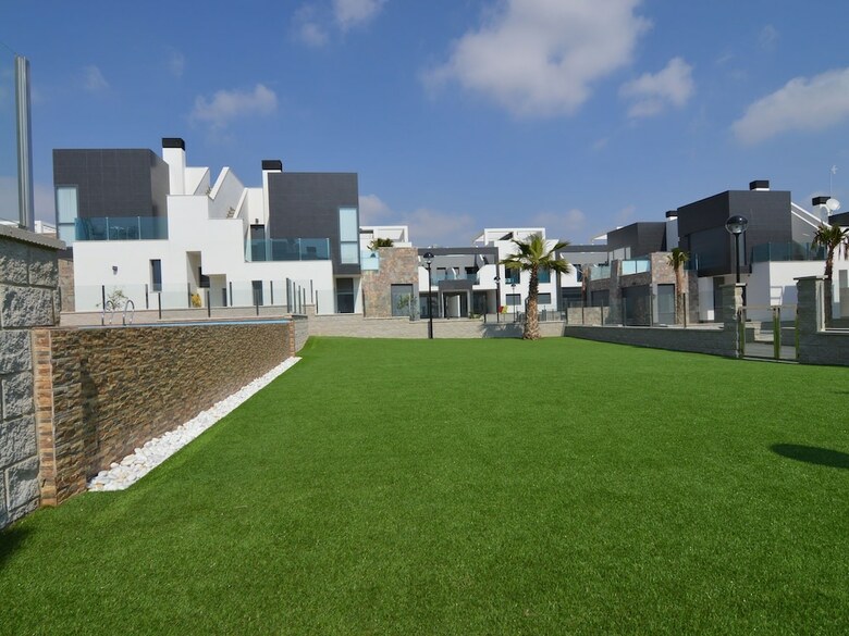 Modern 4-room Apartment With Private Terrace And Shared Swimming Pool