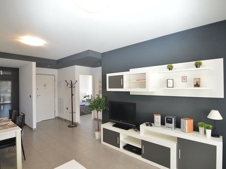 Modern 4-room Apartment With Private Terrace And Shared Swimming Pool